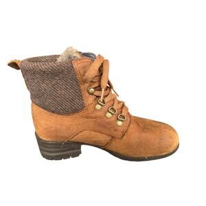 CAT/Caterpillar Womens leather boots; size 8 Women; warm, Waterproof, Durable